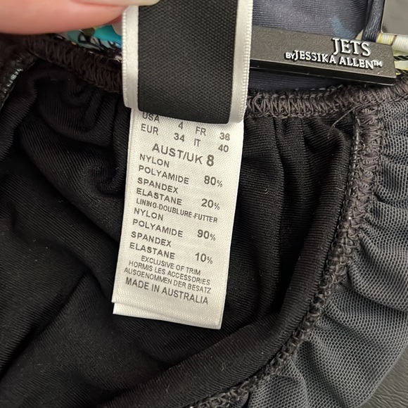 JETS by Jessika Allen Navy Floral Ruffle Tie Halter Bikini Top US Sz 4.- NWT! - Picture 10 of 10